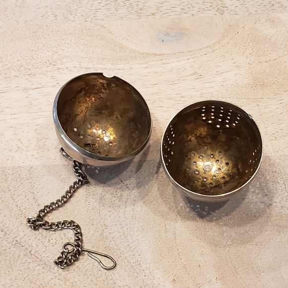 Vintage Tea Strainer Pod - Picture 5 of 7